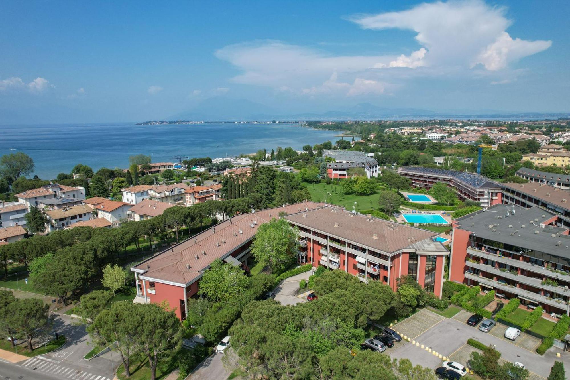 Breeze Apartment Desenzano del Garda Exterior photo